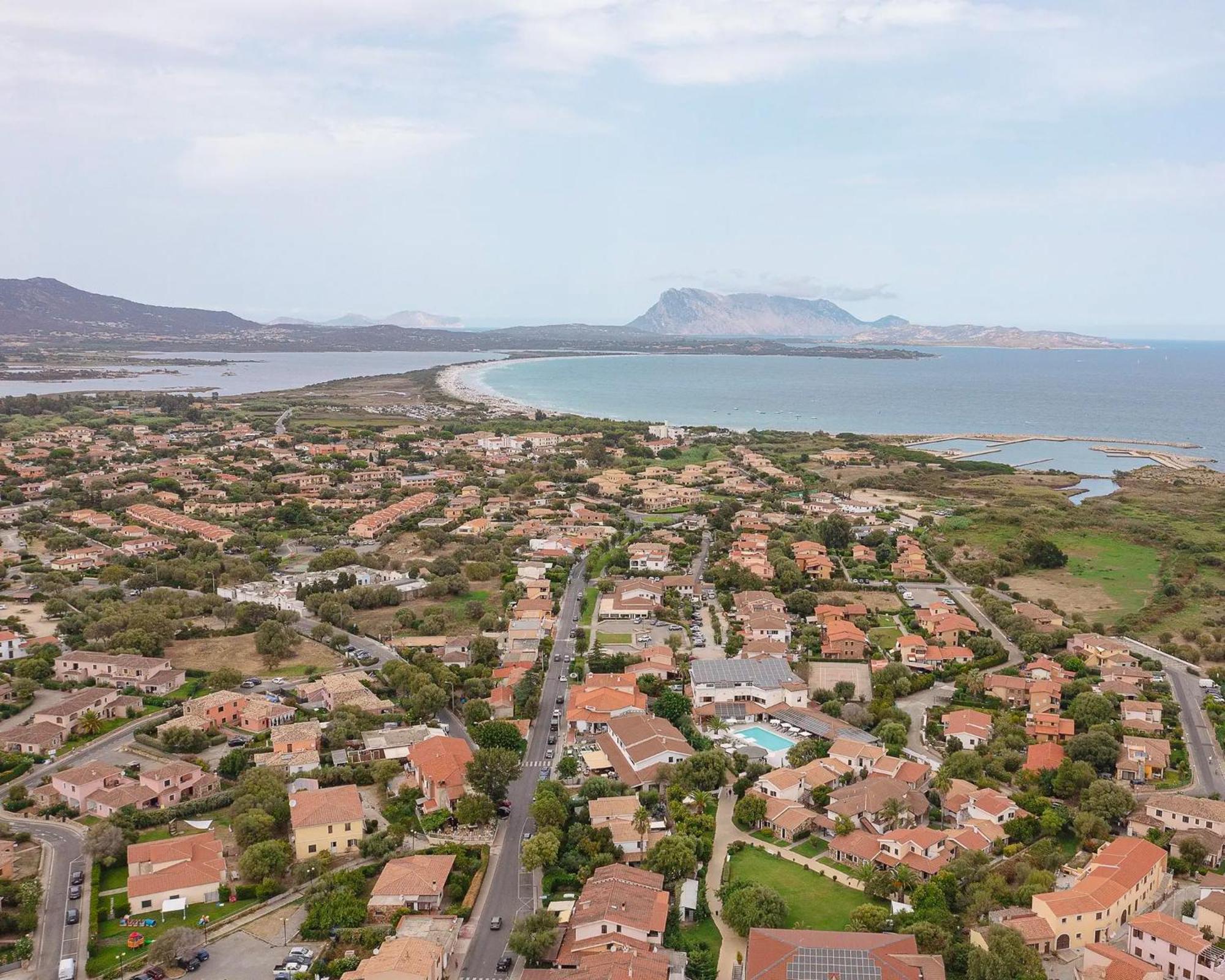 Zeta Club San Teodoro Le Rose Hotel Bagian luar foto