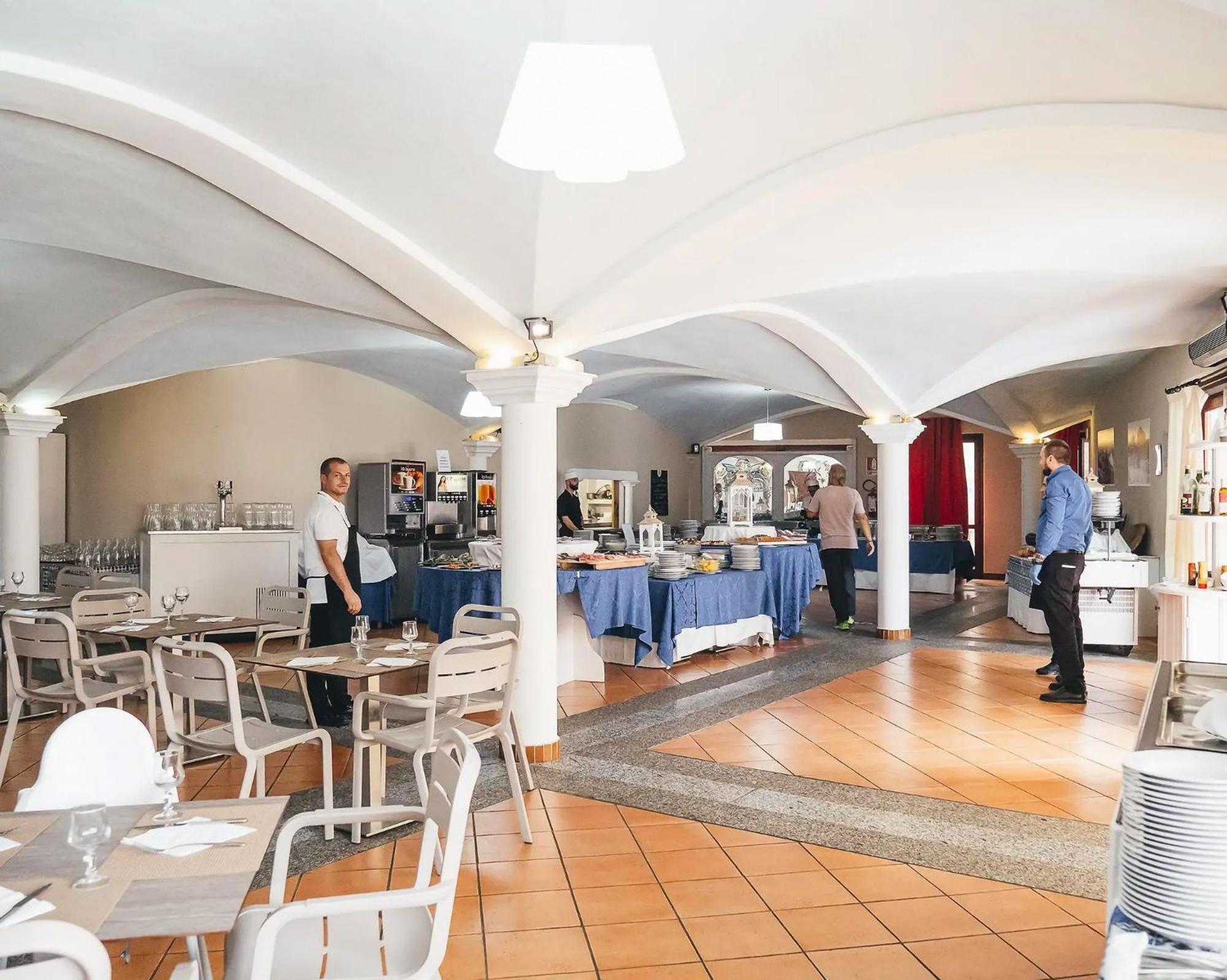 Zeta Club San Teodoro Le Rose Hotel Bagian luar foto