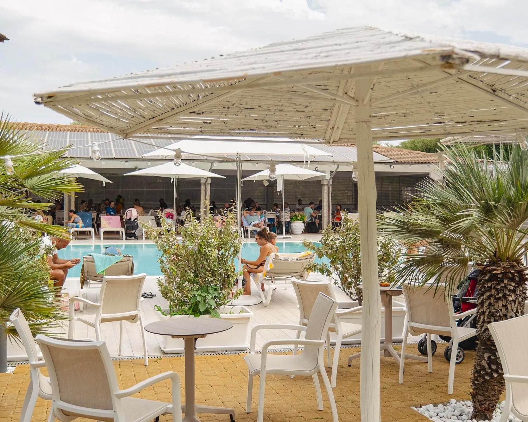 Zeta Club San Teodoro Le Rose Hotel Bagian luar foto