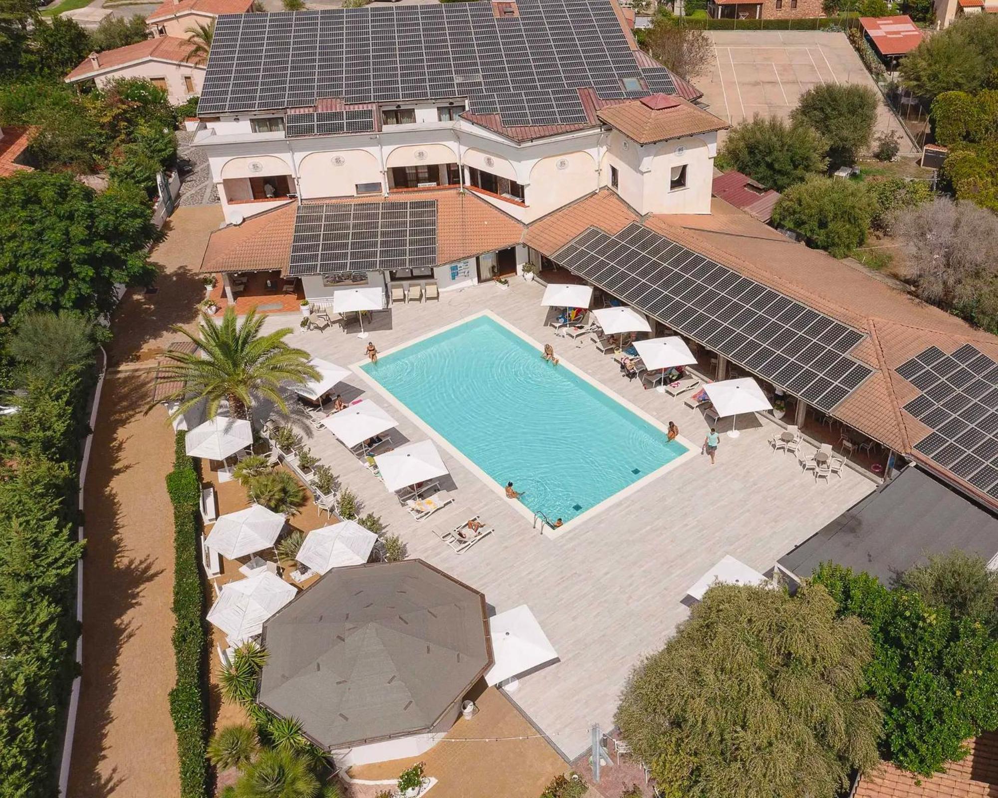 Zeta Club San Teodoro Le Rose Hotel Bagian luar foto